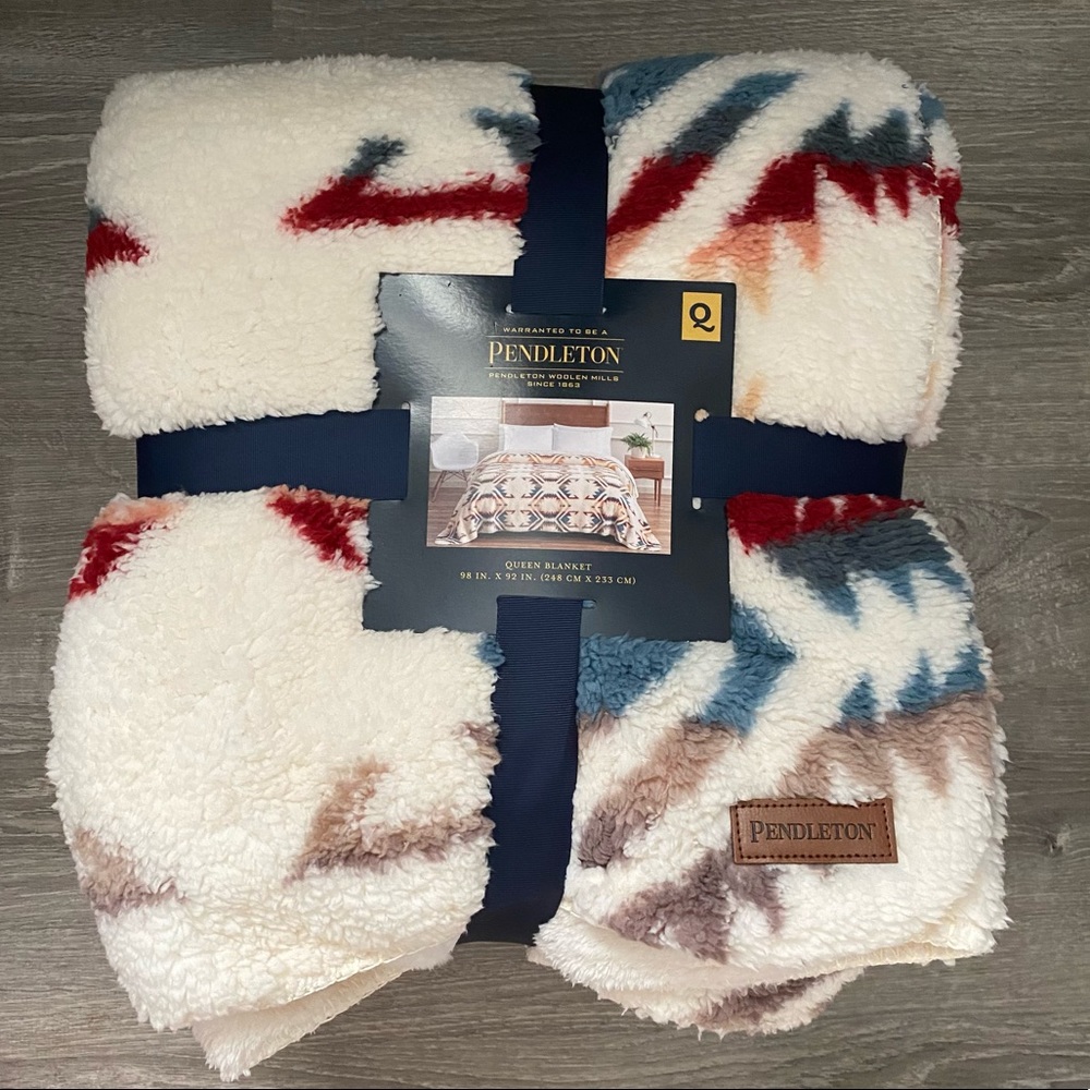 Pendleton Sherpa Fleece Blanket Queen - WHITE SANDS (ivory)